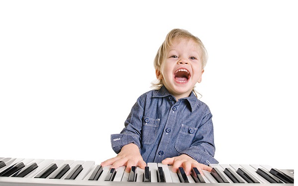 Những lợi ích tuyệt vời chỉ có khi học và chơi đàn piano điện