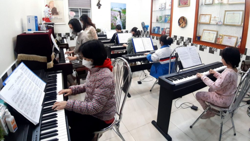Các lớp dạy học đàn piano nhanh