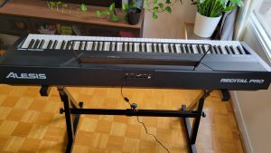 cửa hàng bán đàn piano