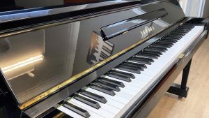 cửa hàng bán đàn piano