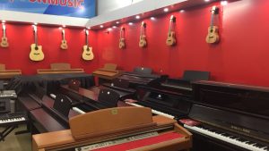 cửa hàng bán đàn piano