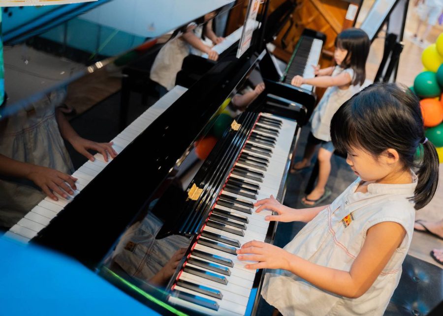 Vai Trò Của Đàn Piano Trong Giáo Dục Âm Nhạc Trẻ Em Vai Trò Của Đàn Piano Trong Giáo Dục Âm Nhạc Trẻ Em