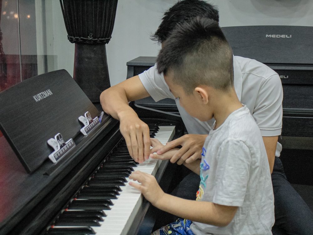 Tầm Quan Trọng Của Nghe Nhạc Khi Học Piano Cách Nâng Cao Kỹ Năng Nghe