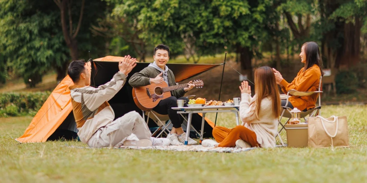 Top 10 Bài Hát Guitar Dành Cho Những Buổi Cắm Trại - Kết Nối Âm Nhạc Và Thiên Nhiên