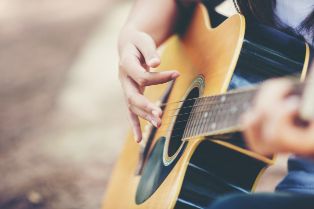 Top 10 Bài Hát Guitar Bất Hủ Mà Ai Cũng Nên Biết Chơi - Những Giai Điệu Khó Quên